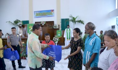 Sentuhan-Kasih-Dari-Kapolda-NTT-Dengan-Berikan-Paket-Sembako-Kepada-Jemaat-GMIT-Imanuel-Oepura