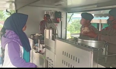 Food-Truck-Brimob-Polri-sediakan-18.000-paket-makanan-bagi-pengungsi-gempa-Cianjur