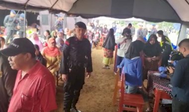 Tim-medis-Brimob-Polri-jemput-bola-beri-pelayanan-kesehatan-pengungsi-gempa-Cianjur