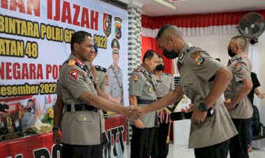 Penyerahan-Ijazah-kepada-224-Siswa-Bintara-Polri-Angkatan-48,-Kapolda-NTT-:-Jadilah-Polisi-Yang-Baik