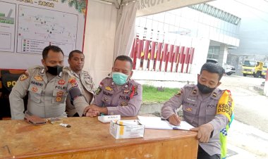 Dukung-Pelaksanaan-Tugas,-Tim-Biddokkes-Polda-NTT--Cek-Kesehatan-Personel-Pos-Pam-Ops-Lilin-Turangga