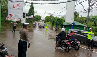 Antisipasi-Kemacetan-dan-Laka-Lantas,-Satgas-Kamsel-Ditlantas-Polda-NTT-OPS-Lilin-Turangga-2022-Imbau-Pengguna-Jalan-Tertib-Berlalu-Lintas