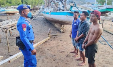 Patroli-di-Wilayah-Pesisir-Flotim,-Personel-Ditpolairud-Polda-NTT-Beri-Imbauan-Kamtibmas