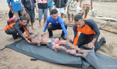 gabungan-Tim-DSAR-dan-Polsek-Kupang-Tengah-Berhasil-Menemukan-Jenasah-Fernando-yang-Tenggelam