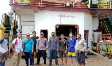 Polsek-Bayasuri-Lakukan-Penyelamatan-Terhadap-Nahkoda-dan-Cru-KM.-Foxhound-Alofi