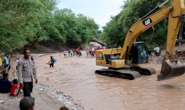 Gerak-Cepat-Polres-Kupang-Polda-NTT-,-buka-jalur-Alternatif-di-Jembatan-Nunpisa