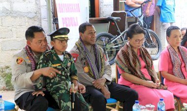 Kapolda-NTT-dan-Ketua-Bhayangkari-Daerah-Berkunjung-Ke-Kediaman-Nono-Sang-Juara-Dunia-Matematika