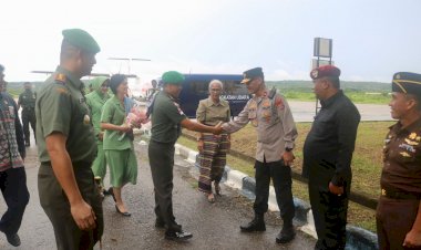 Wakapolda-NTT-bersama-Forkopimda-Menyambut-Kedatangan-Dandrem-161/Wira-Sakti-Kupang