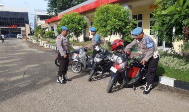 Provost-Polda-NTT-Lakukan-Penertiban-Parkiran-Kendaraan-Bermotor-di-Lingkungan-Mapolda-NTT