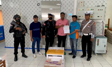 Personel-Polda-NTT-Kawal-Ketat-Kedatangan-Vaksin-Covid-19