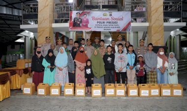Kapolda-NTT-Beri-Bansos-Kepada-Anak-Yatim-Piatu-di-Masjid-Agung-Baiturrahman-Al-Guraba-Bajawa