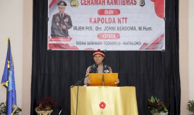 Ceramah-Kamtibmas-di-Sekolah-Seminari-Mataloko,-Kapolda-NTT-Sampaikan-Peran-dan-Fungsi-Kepolisian-di-Tengah-tengah-Masyarakat