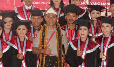 Kepada-Wisudawan-Politeknik-St.-Wilhelmus-Boawae,-Kapolda-NTT-Ingatkan-untuk-Terus--Belajar-dan-Berjuang