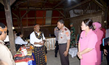 Di-Nagekeo,-Kapolda-NTT-Diberi-Gelar-Kehormatan-Adat-Sebagai-Hoga-Nage