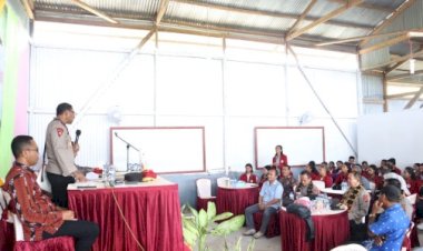 Beri-Kuliah-Umum-di-Kampus-INF-Mbay,-Kapolda-NTT-Paparkan-Materi-penggunaan-tekhnologi-digital-di-era-Revolusi-Industri-4.0