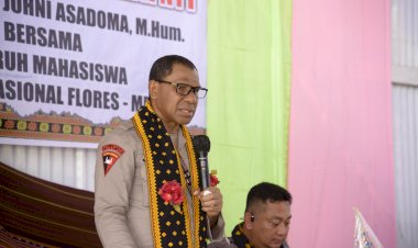 Beri-Kuliah-Umum-kepada-Puluhan-Mahasiswa-INF-Mbay,-Kapolda-NTT-Paparkan-Materi-Cyber-Crime