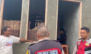 Patroli-Dialogis,-Personel-Ditsamapta-Polda-NTT-Sambangi-Warga-Sampaikan-Imbauan-Kamtibmas