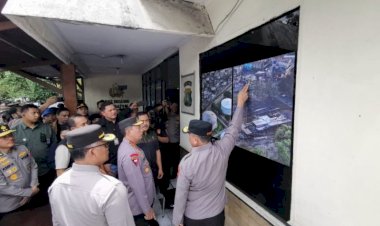 Kapolri-Tinjau-Lokasi-Kebakaran-Depo-Pertamina-Plumpang