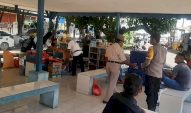 Imbau-Kamtibmas,-Anggota-Ditbinmas-Polda-NTT-Sambangi-Warga-Kota-Kupang