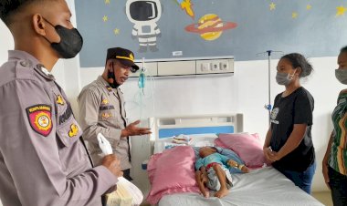 Peduli-Balita-Penderita-Gizi-Buruk,-Kapolsek-Kuwus-Besuk-Septiani-Amora-Abela-di-Rumah-Sakit