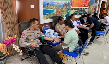 Wakapolda-NTT-Ambil-Bagian-pada-Aksi-Donor-Darah-Dalam-Rangka-HUT-ke-20-KBPP-Polri