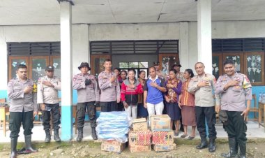 Peduli-Pendidikan,-Polres-Belu-Dirikan-Tenda-dan-Bantu-Peralatan-Sekolah-untuk-Korban-Longsor-di-Kewar