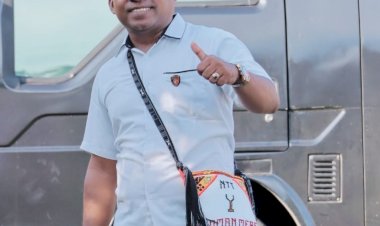 Police-Love-Culture,-Anggota-Polres-Nagekeo-Berdinas-Kenakan-Tas-Tradisional 