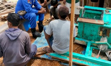 Personel-Ditpolairud-Polda-NTT-Beri-Imbauan-Kepada-Warga-Ronda-Untuk-Tidak-Gunakan-Bom-Ikan