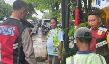 Jaga-Situasi-Tetap-Aman-dan-Kondusif,-Anggota-Ditsamapta-Polda-NTT-Patroli-Sambangi-Para-Juru-Parkir