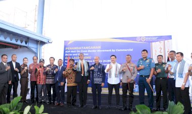 Kapolda-NTT-Hadiri-Kegiatan-Pelepasan-Beroperasinya-Bus-Angkutan-Lintas-Batas-Negara-Indonesia---Timor-Leste