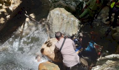 Kakak-Beradik-Terseret-Arus-Banjir-Sungai-Bikausajan,-Salah-Satunya-Ditemukan-Meninggal-Dunia