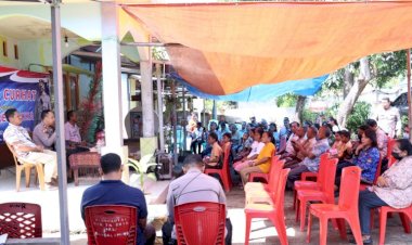 Jumat-Curhat,-Waka-Polres-Sikka-Dengar-Keluhan-Warga-Nangalimang