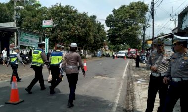 Polda-Jabar-Olah-TKP-Kecelakaan-Mobil-Dinas-Bupati-Kuningan