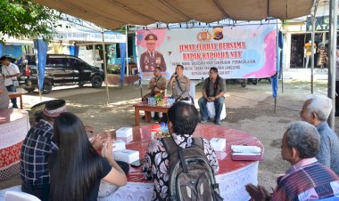 Pimpin-Kegiatan-Jumat-Curhat-di-Pasar-Oebobo,-Irwasda-Polda-NTT-Ajak-Masyarakat-Bersama-Polri-Jaga-Kamtibmas