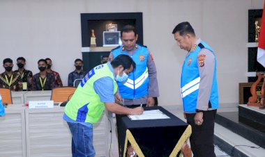 Pimpin-Penandatanganan-Pakta-Integritas-Penerimaan-Calon-Akpol,-Bintara-dan-Tamtama,-Irwasda-Polda-NTT:-Laporkan-Jika-Ada-Penyimpangan-di-Lapangan