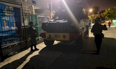 Jelang-Sholat-Ied-Idul-Fitri-1444-H,-Personel-Satgas-Brimobda-NTT-Gelar-Sterilisasi-di-Kampus-Muhammadiyah-Kupang