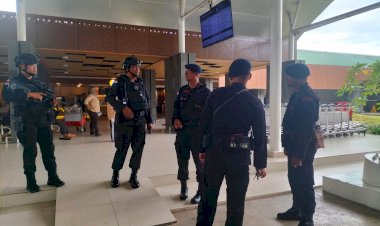 Subsatgas-Brimob-Ops-Ketupat-Turangga-2023-Sambangi-Bandara-El-Tari-Kupang