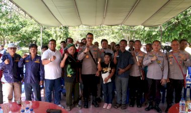 Gelar-Jumat-Curhat-di-Taman-Nostalgia,-Wakapolda-NTT-Terima-Berbagai-Keluhan-Masyarakat