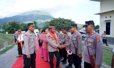 Kapolda-Bersama-Ketua-Bhayangkari-Daerah-NTT-Lakukan-Kunjungan-Kerja-Ke-Manggarai-Timur