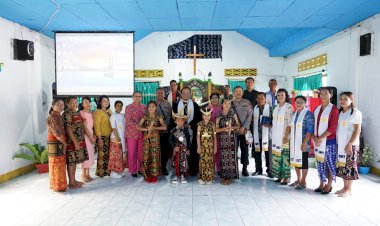 Safari-Minggu-Kasih,-Kapolda-NTT-Beribadah-dengan-Jemaat-GMIT-Ebenhaezer-Borong