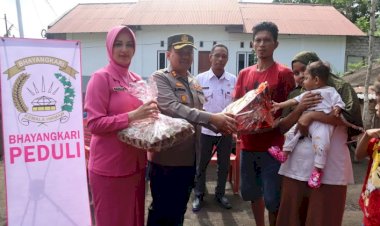 Polisi-Kita--Peduli-Terhadap-Stunting,-Kapolres-Ende-Sambangi-Anak-Penderita-Stunting-di-Kecamatan-Ende-Selatan
