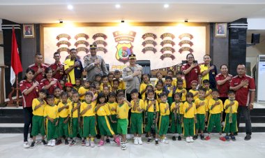 Kabidhumas-Polda-NTT-Apresiasi-Kunjungan-Anak-Anak-Paud-Sonaf-Soet-Hinef