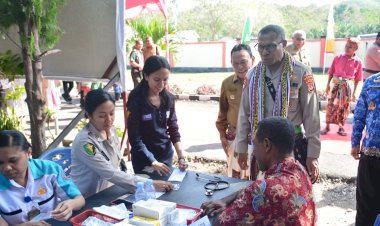 Pantau-Langsung-Pelaksanaan-Bhakti-Kesehatan,-Kapolda-NTT-Apresiasi-Masyarakat-Amarasi-Timur-yang-Antusias-Ikut-Vaksin-Covid-19