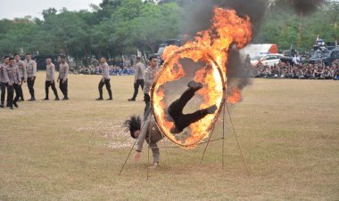 Berbagai-Atraksi-Meriahkan-Hari-Bhayangkara-ke-77-di-Alun-Alun--Rumah-Jabatan-Gubernur-NTT