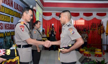 Pesan-Wakapolda-NTT-Saat-Serahkan-Ijazah-Kepada-130-Siswa-Angkatan-49:-Hindari-Perilaku-yang-Merendahkan-Citra-Polri-di-Mata-Masyarakat