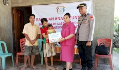 Peduli-Kesehatan,-Polsek-Rote-Barat-Laut-Berikan-Bantuan-Kepada-Anak-Penderita-Stunting