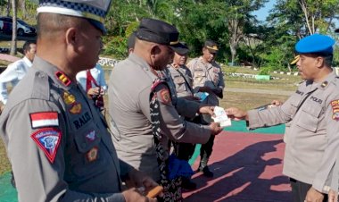 Provost-Polres-Rote-Ndao-Cek-Kelengkapan-Administrasi-dan-Sikap-Tampang-Anggota