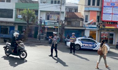 Gelar-Ops-Patuh-Turangga-di-Dua-Lokasi-di-Kota-Kupang,-Personel-Ditlantas-Polda-NTT-Beri-Imbau-Tertib-Berlalulintas-Secara-Humanis Kepada-Para-Pengendara