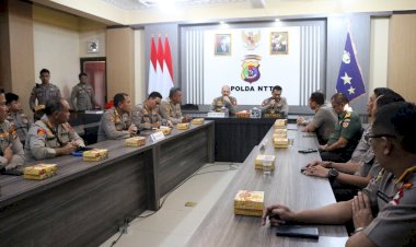 Wakapolda-NTT-Terima-Paparan-Hasil-PKDN-dari-Peserta-Sespimti-Polri-Dikreg-ke-32
