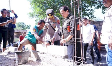 Kapolda-NTT-Lakukan-Peletakan-Batu-Pertama-Bedah-Rumah-dalam-Kemitraan-PPA-IO-0496-GMIT-Maranatha-Oebufu